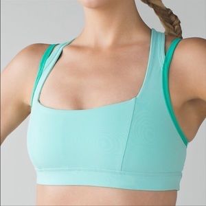 Lululemon Size 4 Teal/Green sports bra 6/10 condition